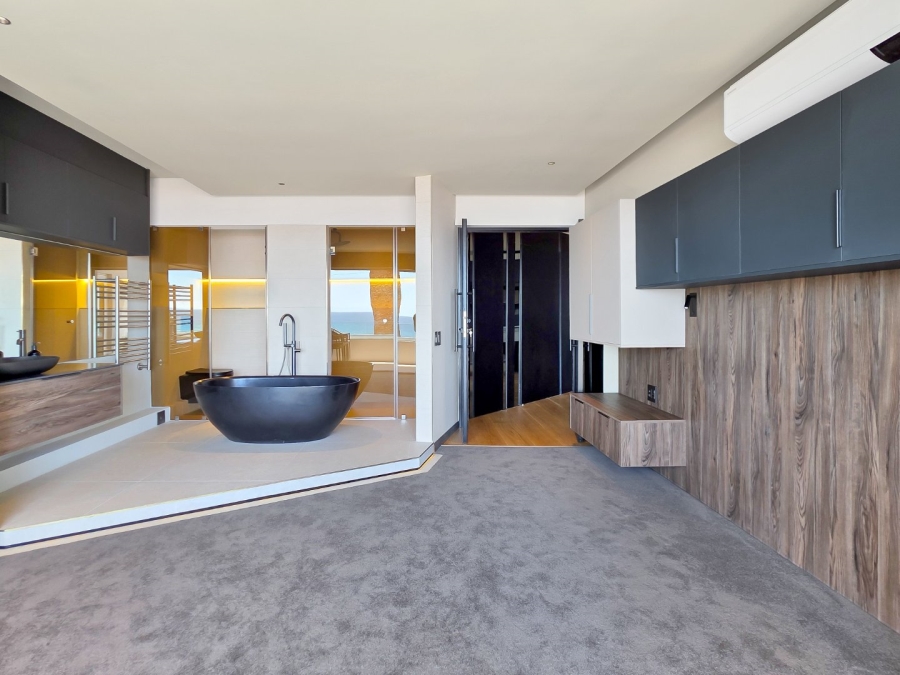 2 Bedroom Property for Sale in Sea Point Western Cape